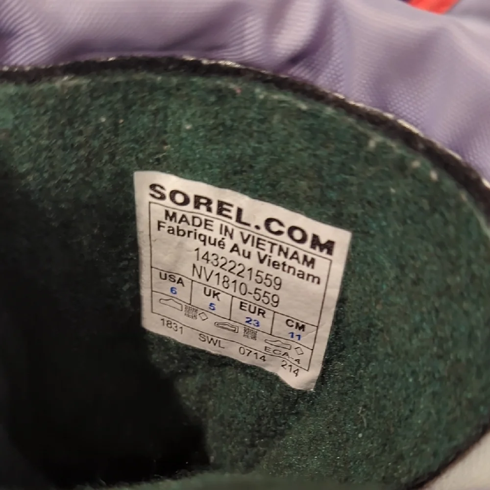 Sorel Flurry Waterproof‎ Snow Boots Purple size 6